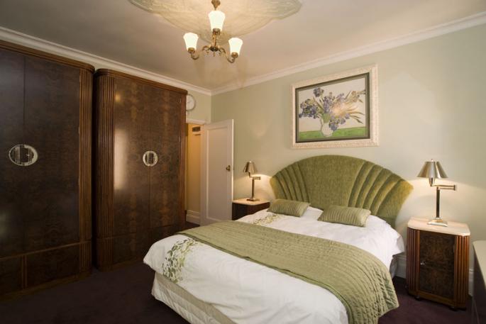 Art Deco tarzı bir yatak odası nasıl görünmeli?