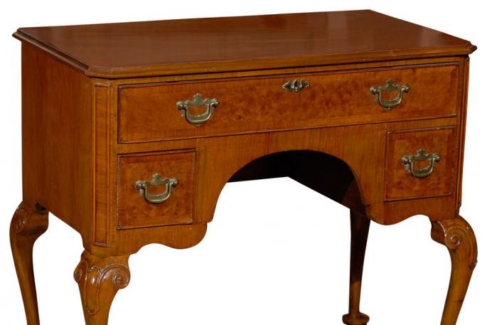 Connaître l'histoire du développement des styles de meubles anciens vous aidera à choisir le produit idéal pour vous-même.