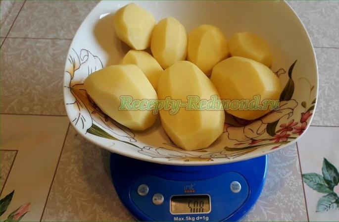 Mayonezli bir multicooker'da patatesler