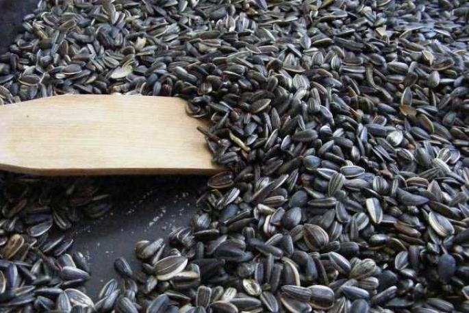 Combien de minutes pour faire frire les graines de tournesol dans une poêle ?