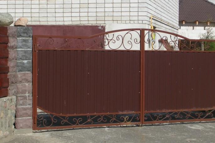 Do-it-yourself gate made of corrugated sheets: step-by-step manufacturing instructions